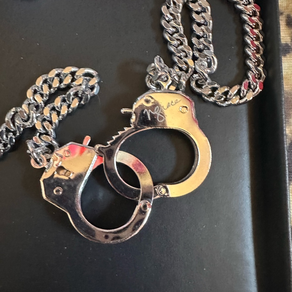🌺 Handcuff Necklace by Nancy Grace